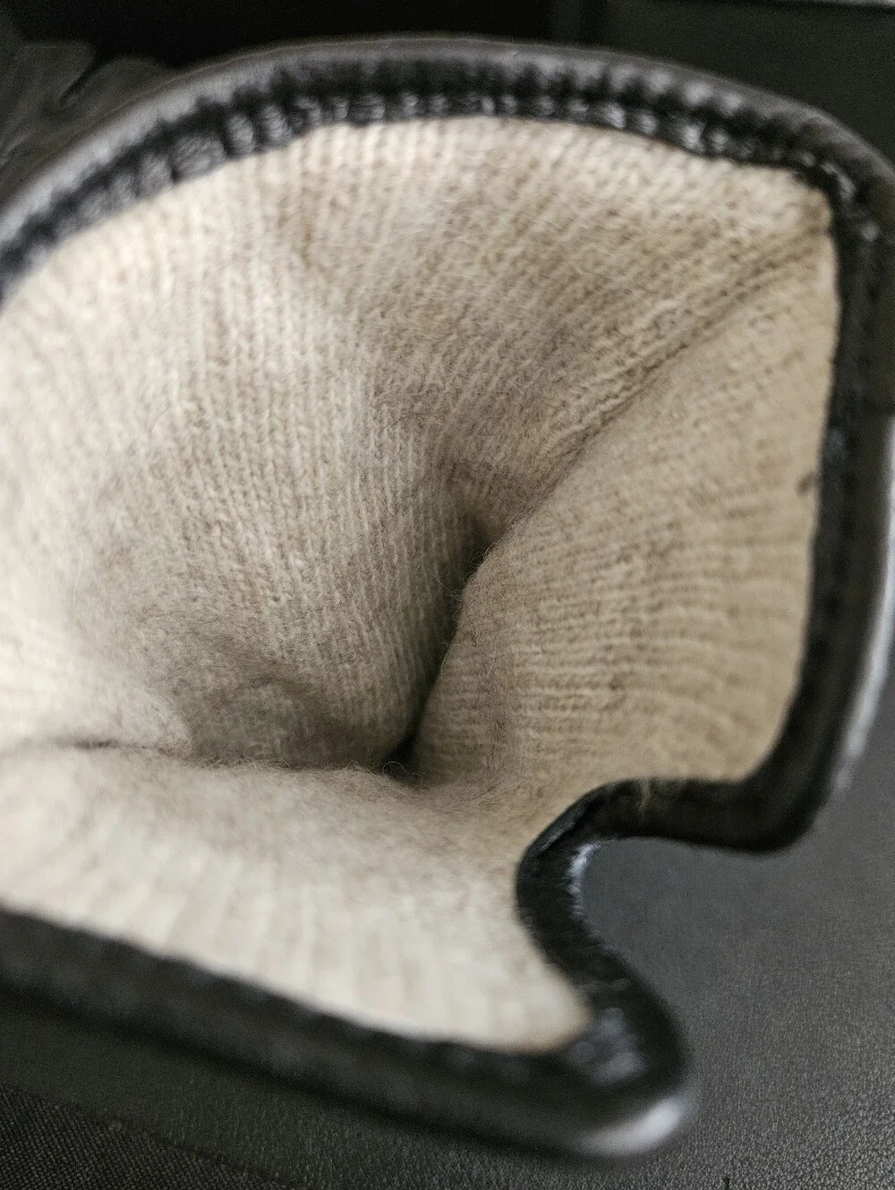 Kebesu Women's Black Quilted Leather & Cashmere Gloves Size Large